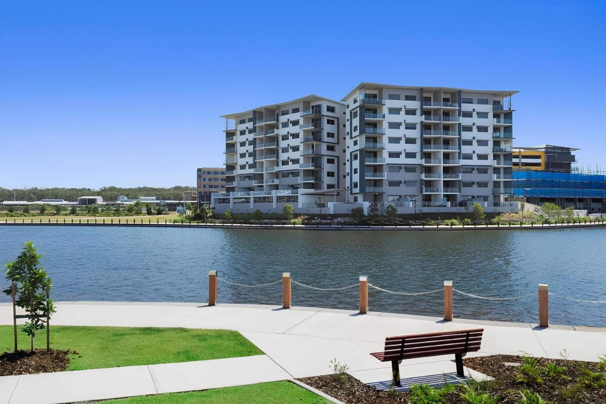 Hotel Salt At Oceanside Kawana Waters Exterior foto