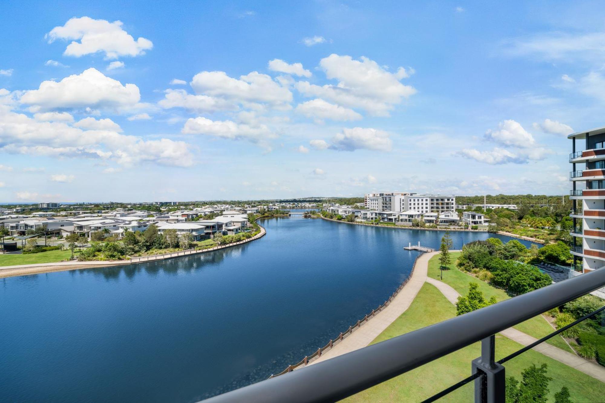 Hotel Salt At Oceanside Kawana Waters Exterior foto